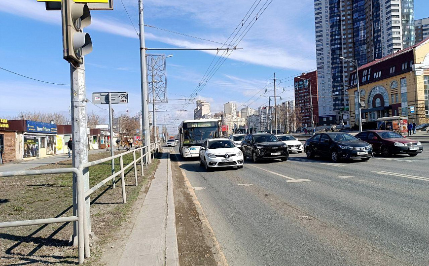 Офис 350 м² на первой линии главной магистрали города фото