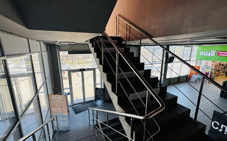 Сдам торговое помещение в ТЦ Северный, 500 м² фото