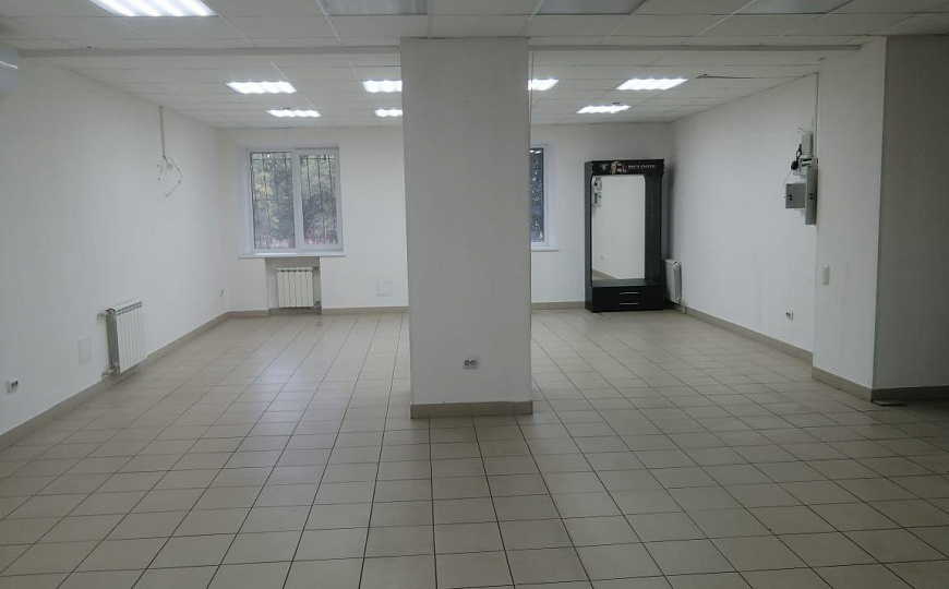 Помещение в проходном месте, 68 м² фото