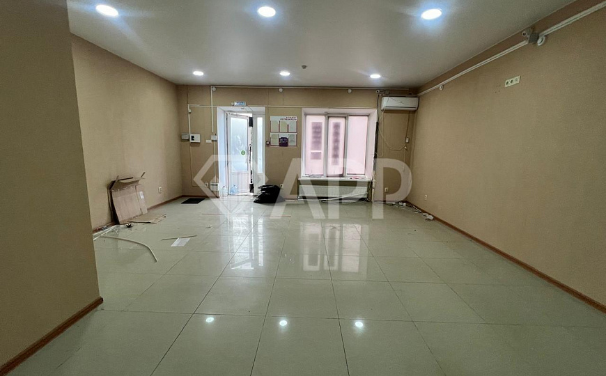 Сдам торговое помещение, 89,2 и 94 м².  Возможно увеличение до 185 м²  фото