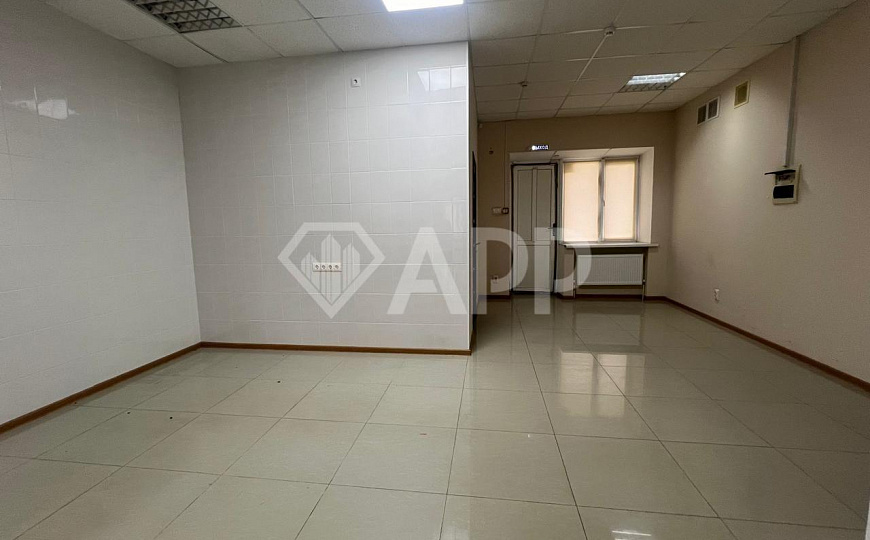 Сдам торговое помещение, 89,2 и 94 м².  Возможно увеличение до 185 м²  фото