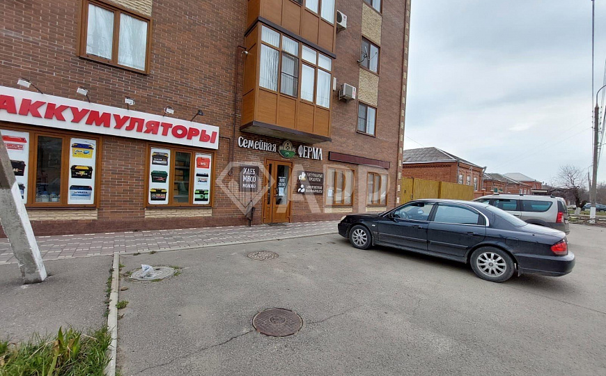 Сдам торговое помещение, 89,2 и 94 м².  Возможно увеличение до 185 м²  фото