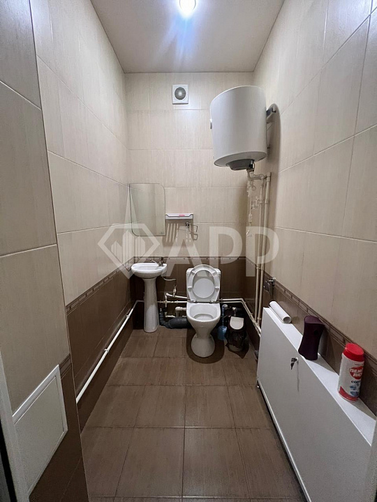 Сдам торговое помещение, 89,2 и 94 м².  Возможно увеличение до 185 м²  фото