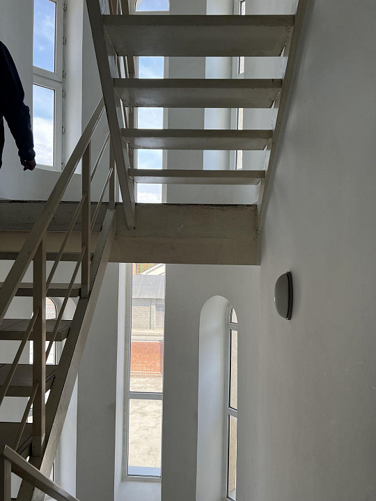 Продается двухэтажное здание 683м2 на 9 просеке фото