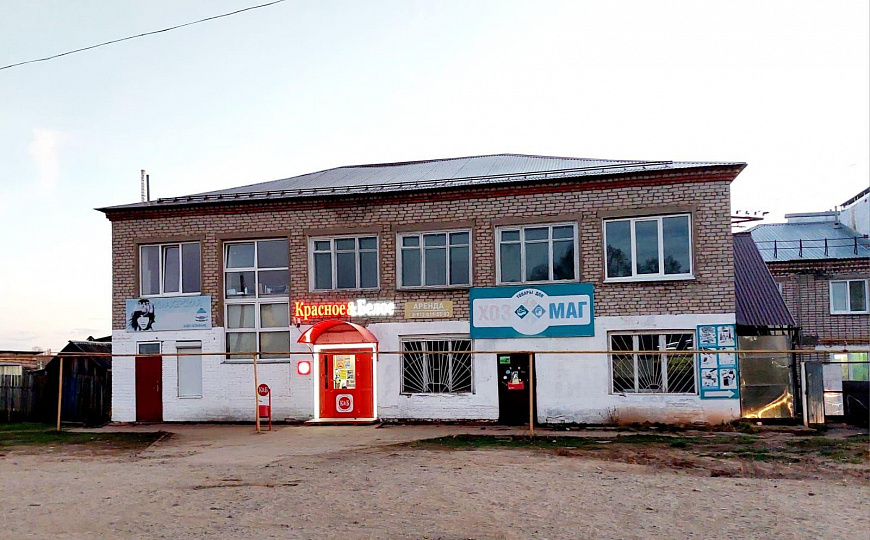 Отдельно стоящее здание с землёй фото