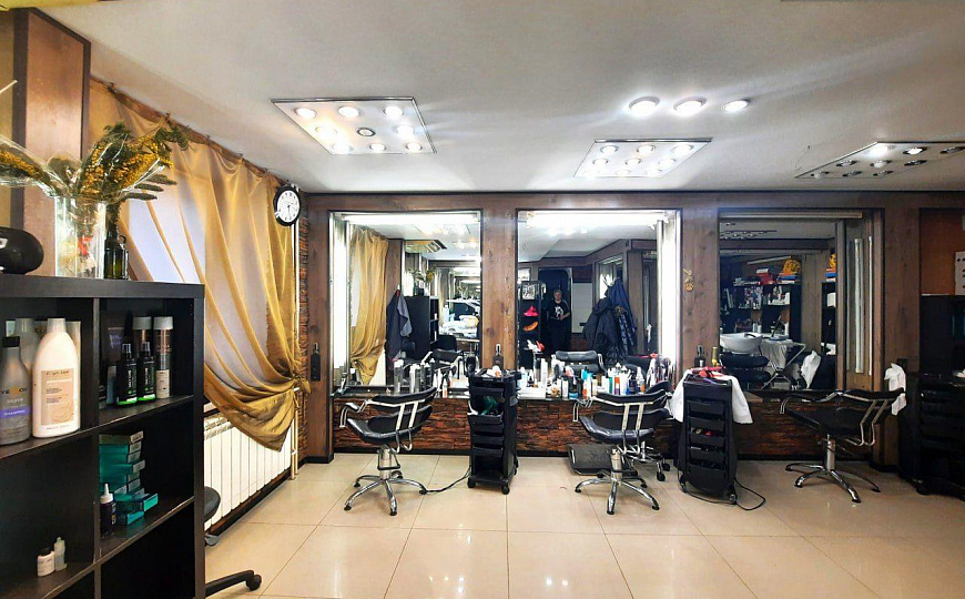 Аренда помещения на первой линии с отдельным входом фото