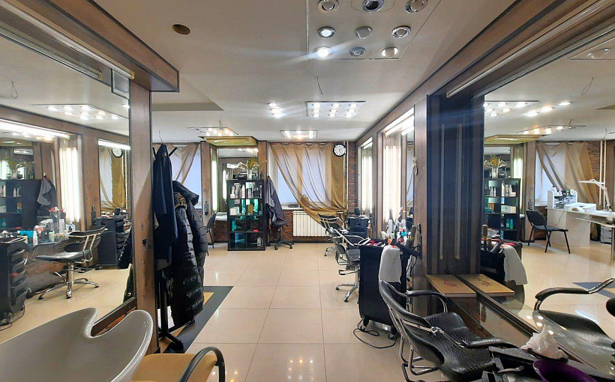 Аренда помещения на первой линии с отдельным входом фото