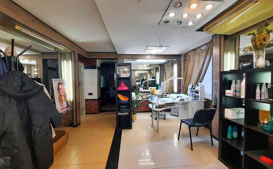 Аренда помещения на первой линии с отдельным входом фото