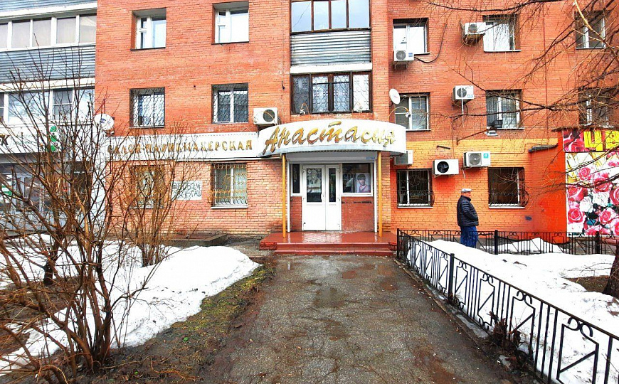 Аренда помещения на первой линии с отдельным входом фото