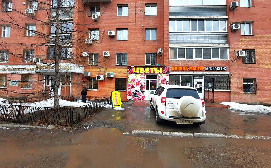 Аренда помещения на первой линии с отдельным входом фото