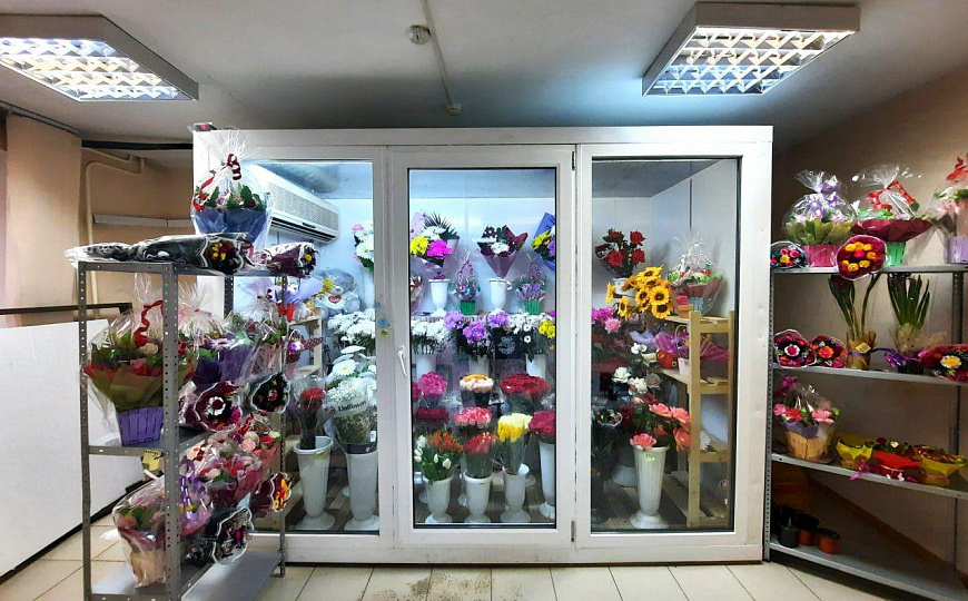 Аренда помещения на первой линии с отдельным входом фото