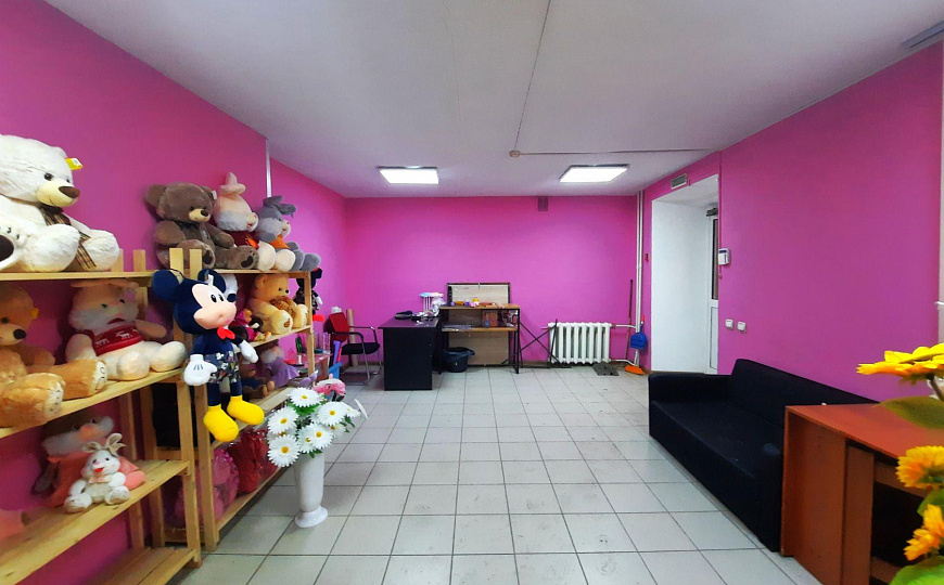 Аренда помещения на первой линии с отдельным входом фото