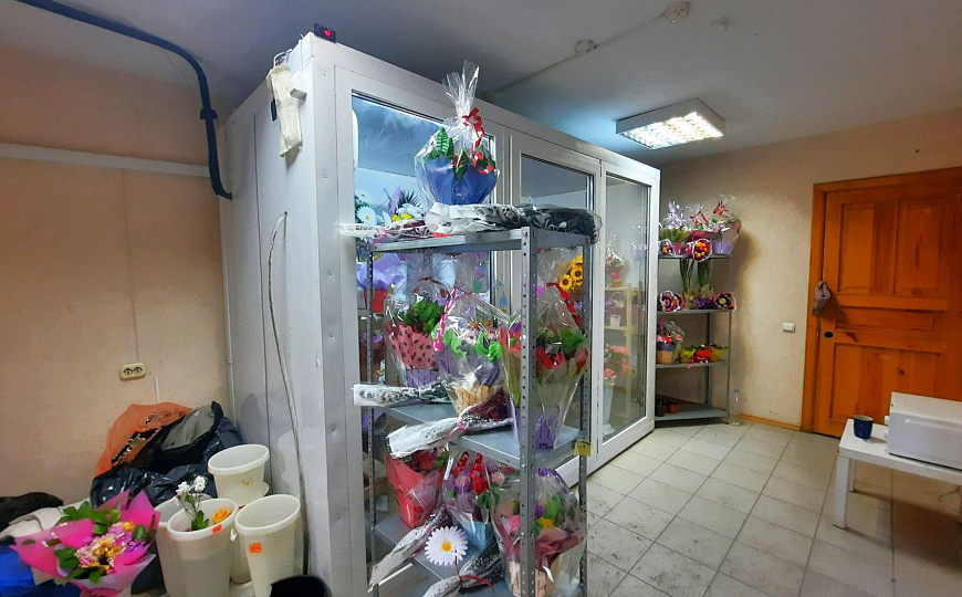 Аренда помещения на первой линии с отдельным входом фото