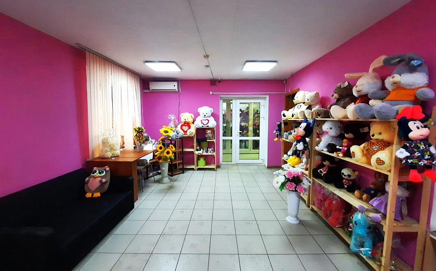 Аренда помещения на первой линии с отдельным входом фото