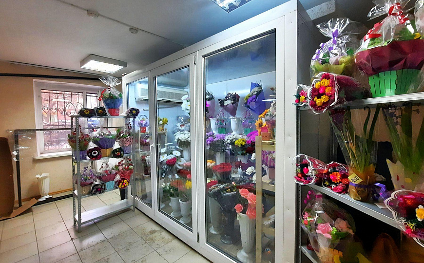 Аренда помещения на первой линии с отдельным входом фото