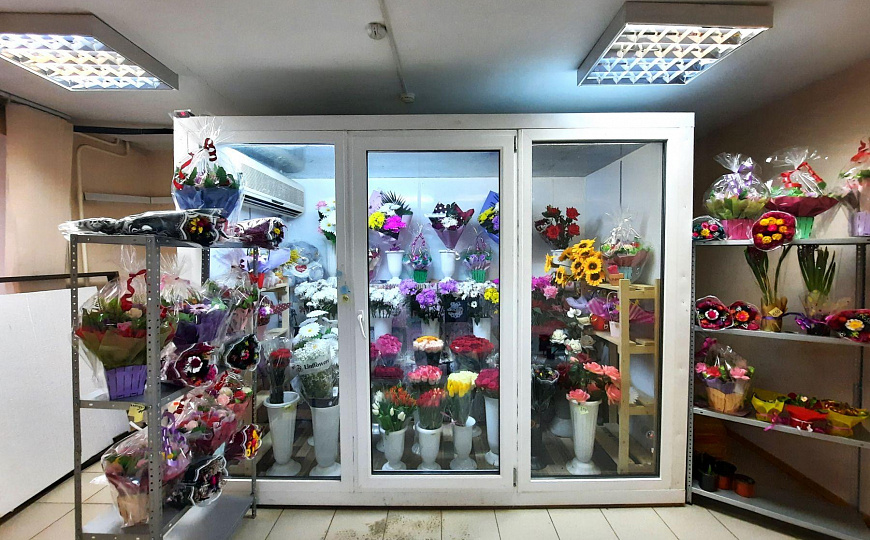 Аренда помещения на первой линии с отдельным входом фото