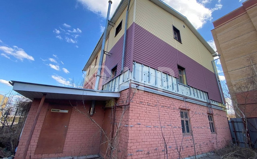 Отдельно стоящее здание 328,7м² с видом на центр города фото