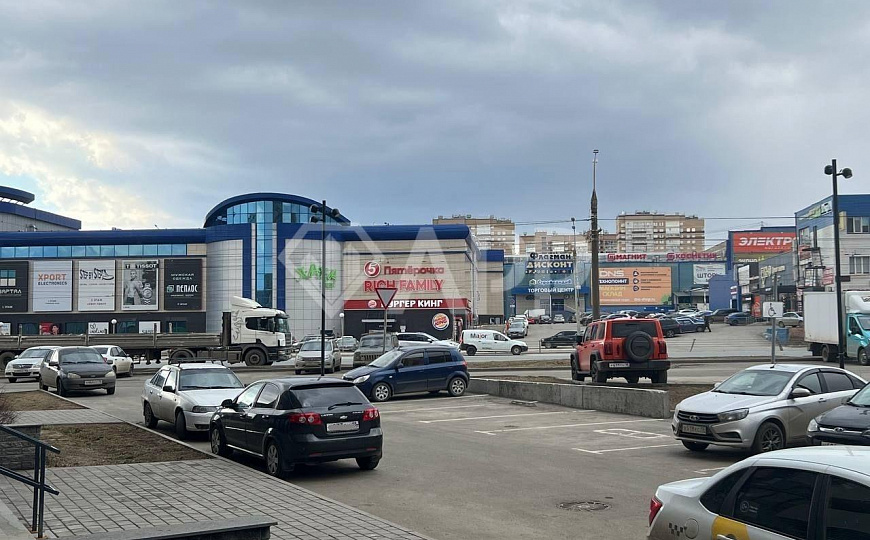 Продается помещение с готовым арендным бизнесом, 1 линия фото