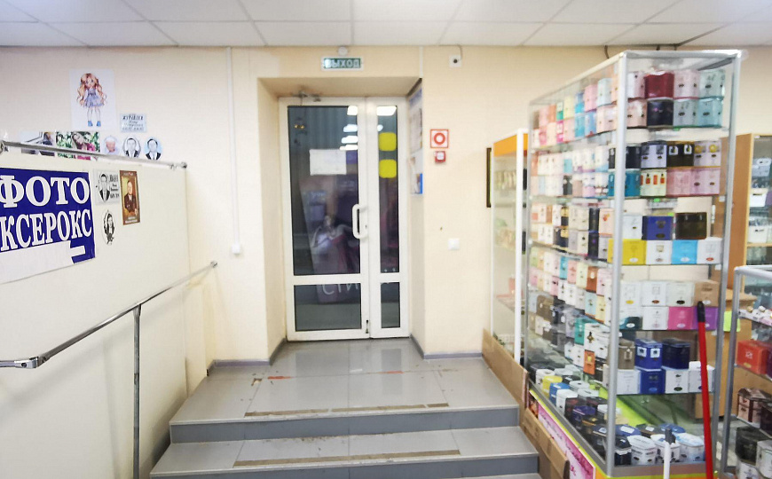 Помещение в торговом комплексе на Семи Ветрах 50 кв.м фото