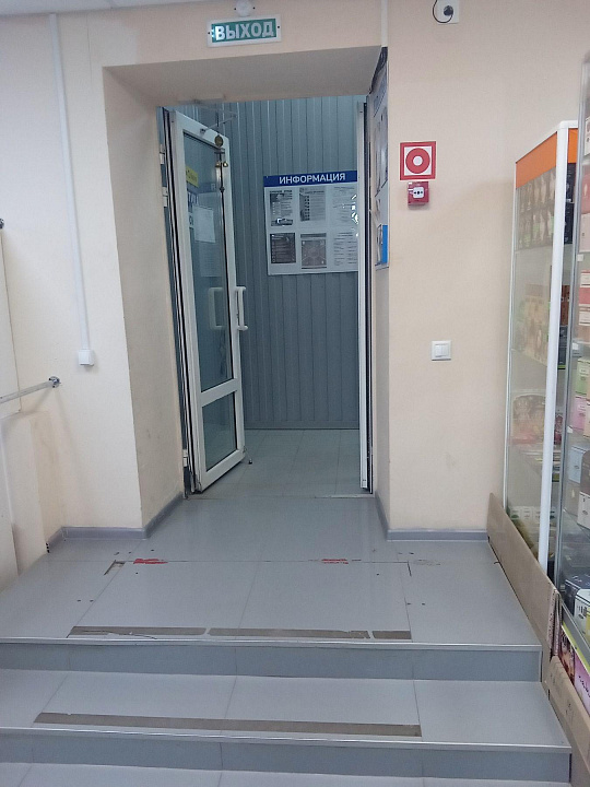 Помещение в торговом комплексе на Семи Ветрах 50 кв.м фото