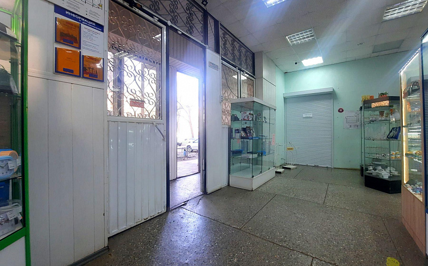  Торговый центр, 1 300 м² фото