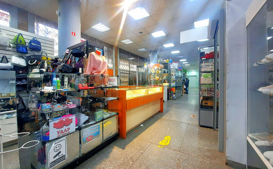  Торговый центр, 1 300 м² фото