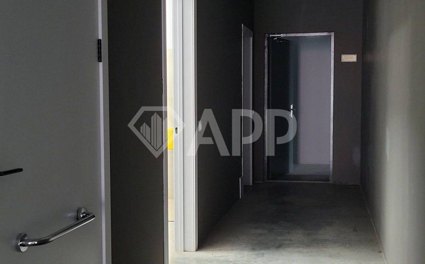 Продаю 558м² Под МФЦ, автосалон, магазин в  ТЦ "Взлетный"  фото