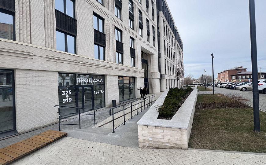 Помещение свободного назначения в историческом центре города фото