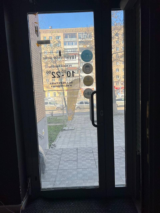 Аренда торговой площади 77 м2 на первой линии фото