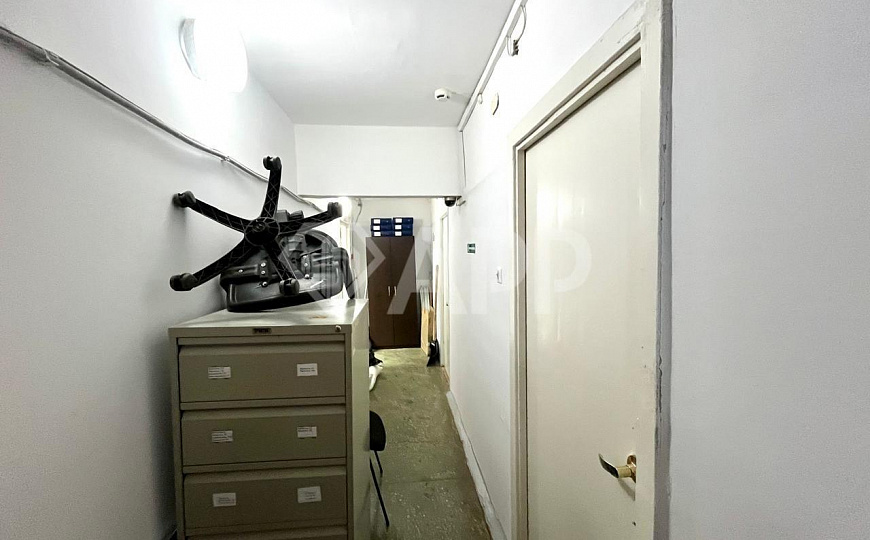 Помещение с арендаторами, доход сразу, 1 этаж, Восточная, 32 фото