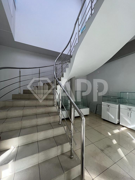 Сдам офисное помещение, 360 м² фото