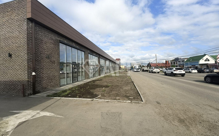 Сдам торговое помещение, 400 м² фото