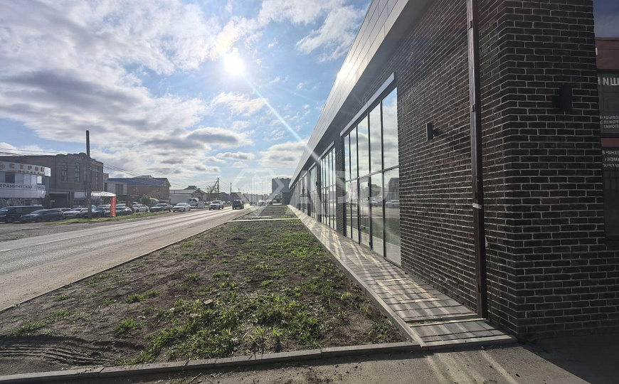 Сдам торговое помещение, 400 м² фото