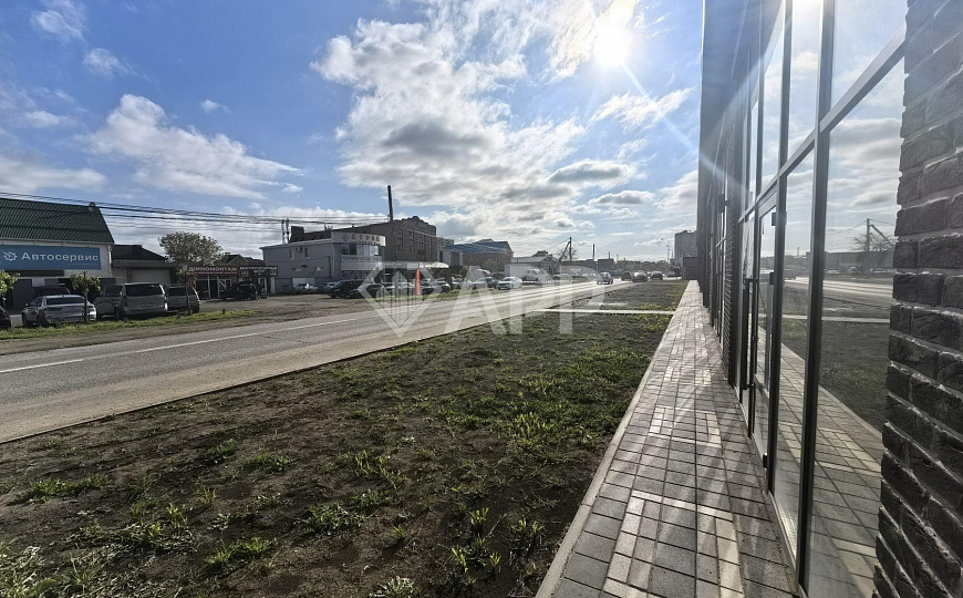 Сдам торговое помещение, 400 м² фото