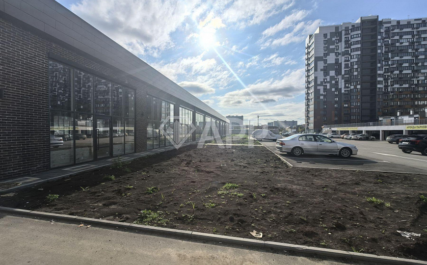 Сдам торговое помещение, 400 м² фото