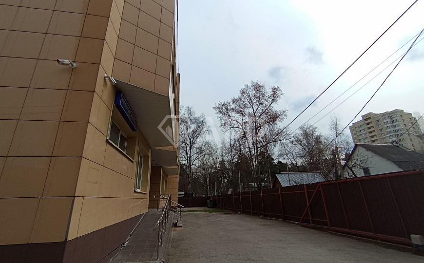 Здание и земельный, участок под Медцентр у жд станции фото