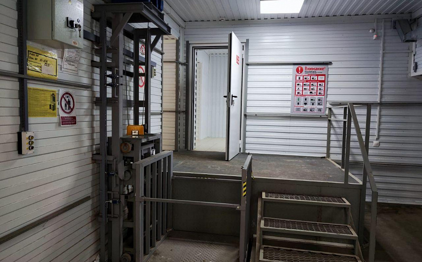 Торговая площадь, 1 линия, 180м² фото