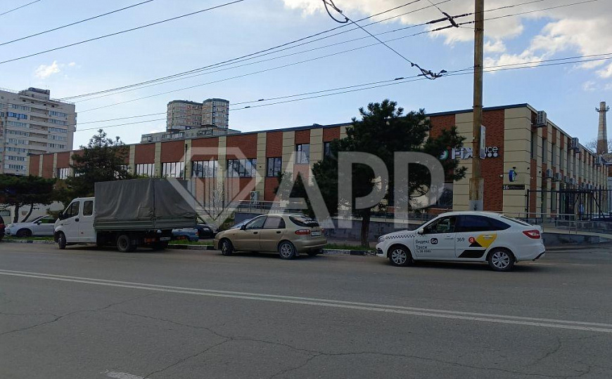 Сдам торговое помещение, 1 100 м² фото