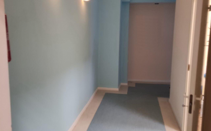 Здание с арендаторами, 280 м2 фото