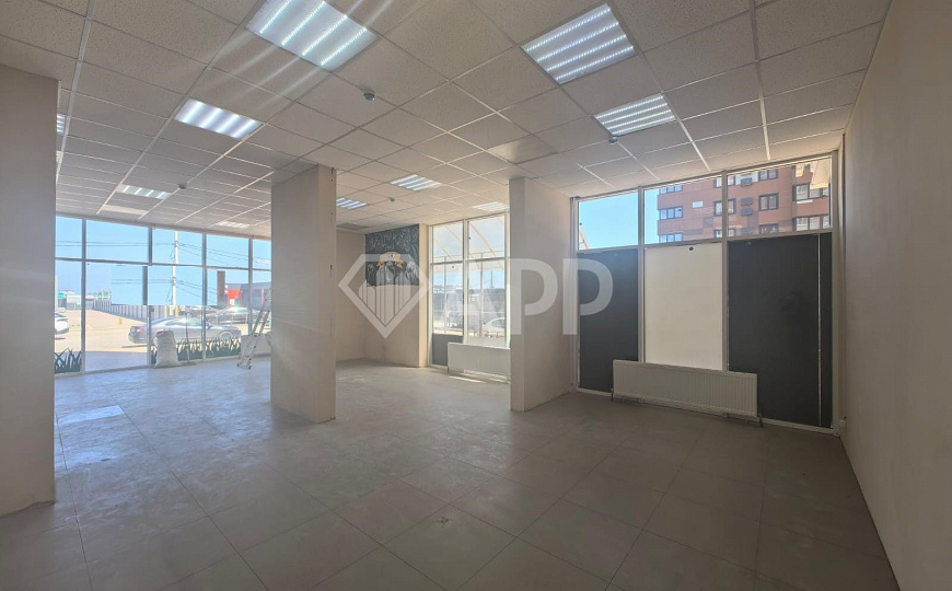 Сдаю торговое помещение, 92 м² фото