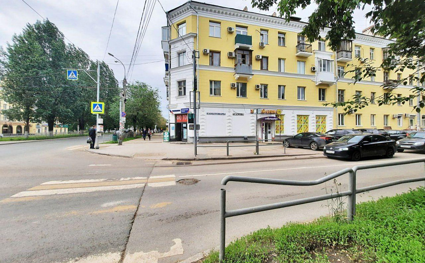 Продажа помещения с арендаторами на первой линии фото