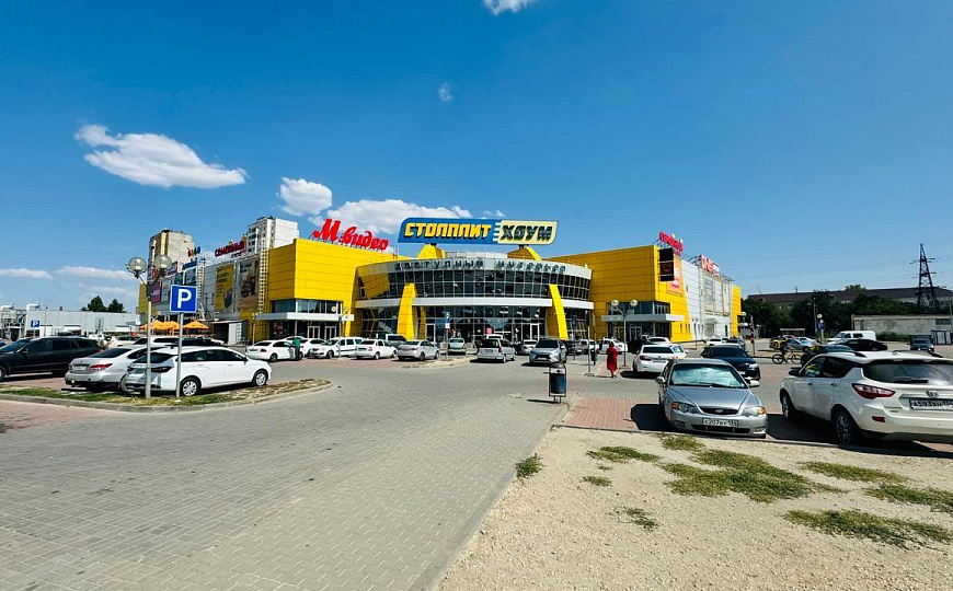 Сдам торговое помещение в ТЦ 46 м² фото