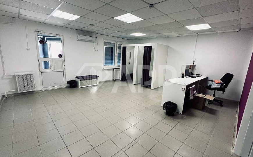 Продаётся помещение с действующим арендатором фото