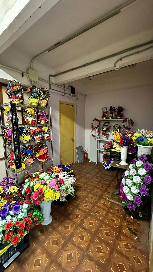 Продам нежилое коммерческое помещение  486 м² на цокольном этаже фото