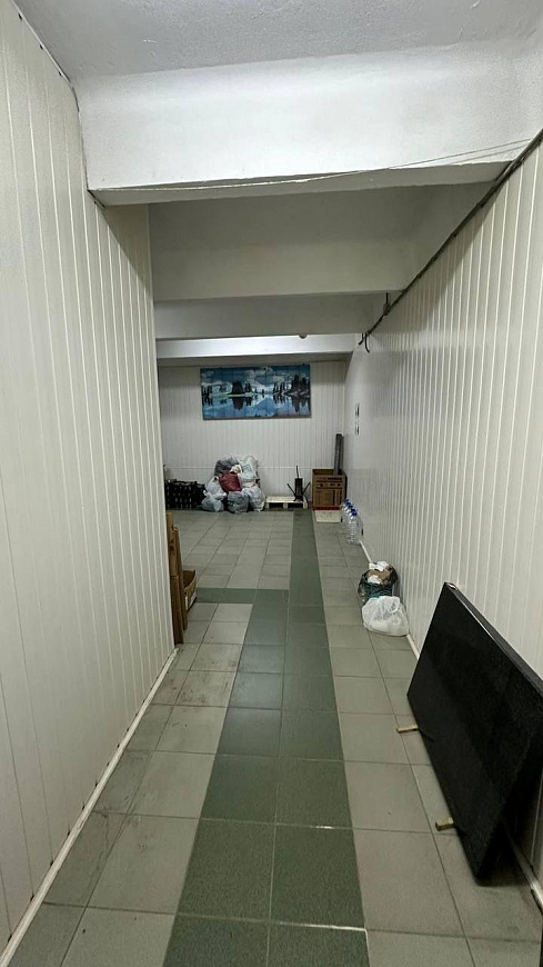 Продам нежилое коммерческое помещение  486 м² на цокольном этаже фото