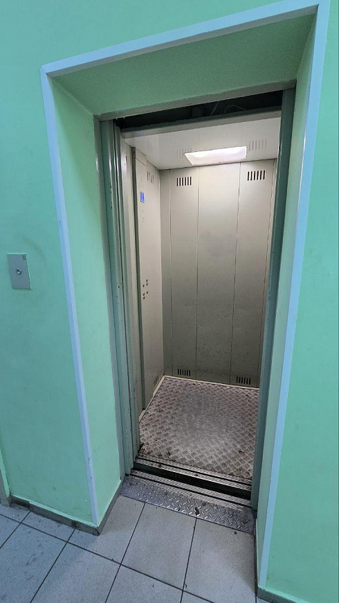 Третий этаж в хорошем месте, можно с готовым бизнесом. фото