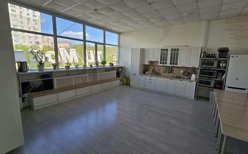 Третий этаж в хорошем месте, можно с готовым бизнесом. фото