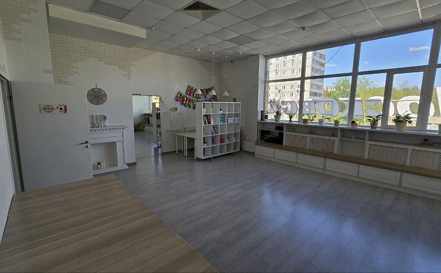 Третий этаж в хорошем месте, можно с готовым бизнесом. фото