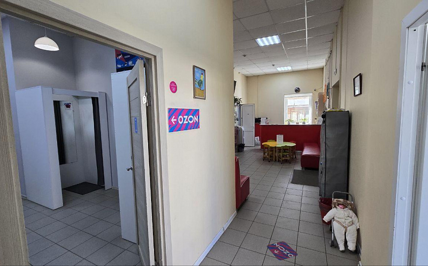 Третий этаж в хорошем месте, можно с готовым бизнесом. фото