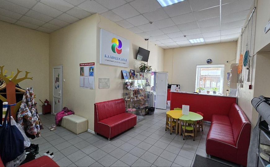 Третий этаж в хорошем месте, можно с готовым бизнесом. фото